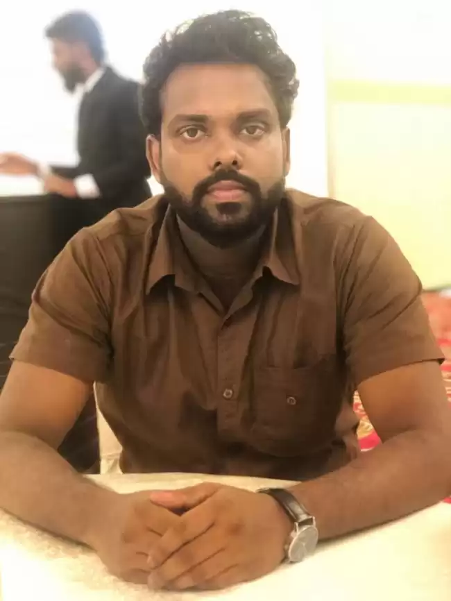 ඉතිහාසය විශය ඉගෙන්වීම සදහා අධ්‍යාපනික ආයතනයක් සොයමි.