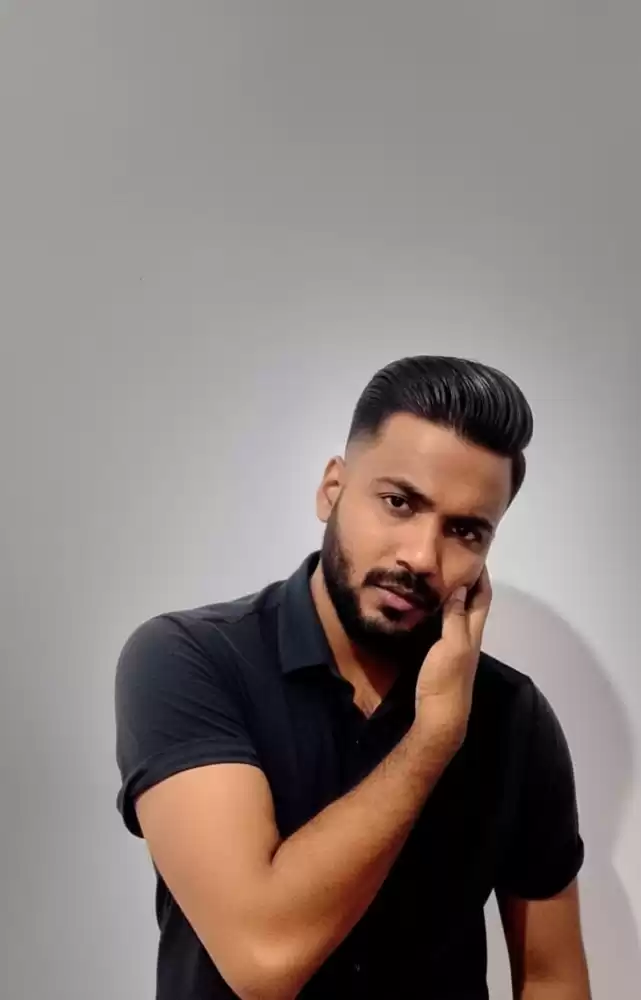 ගම්පහ උසස්පෙළ පාසල් ගුරුවරයකු උගන්වන කණ්ඩායම් පන්ති