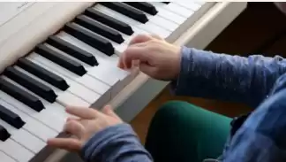 GUITAR, PIANO, ORGAN & VIOLIN CLASSES