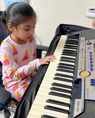 Tuition lessons in organ music for kids